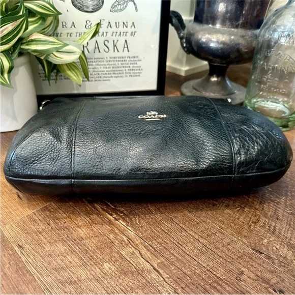 Coach | Isabelle Hobo Bag - Picture 4 of 12